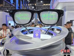 客岁推出的相关产物搭载了同声传译、会议纪要